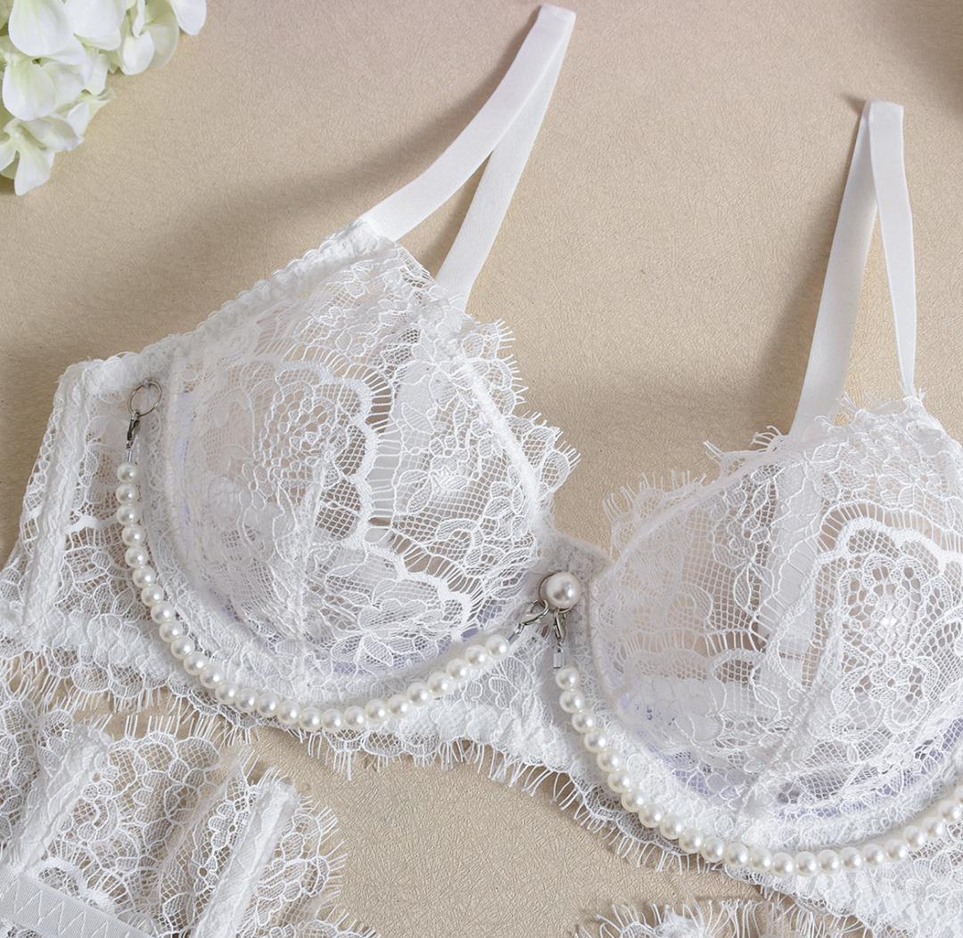 Élise Bridal Set – White Lace Pearl Garter Lingerie