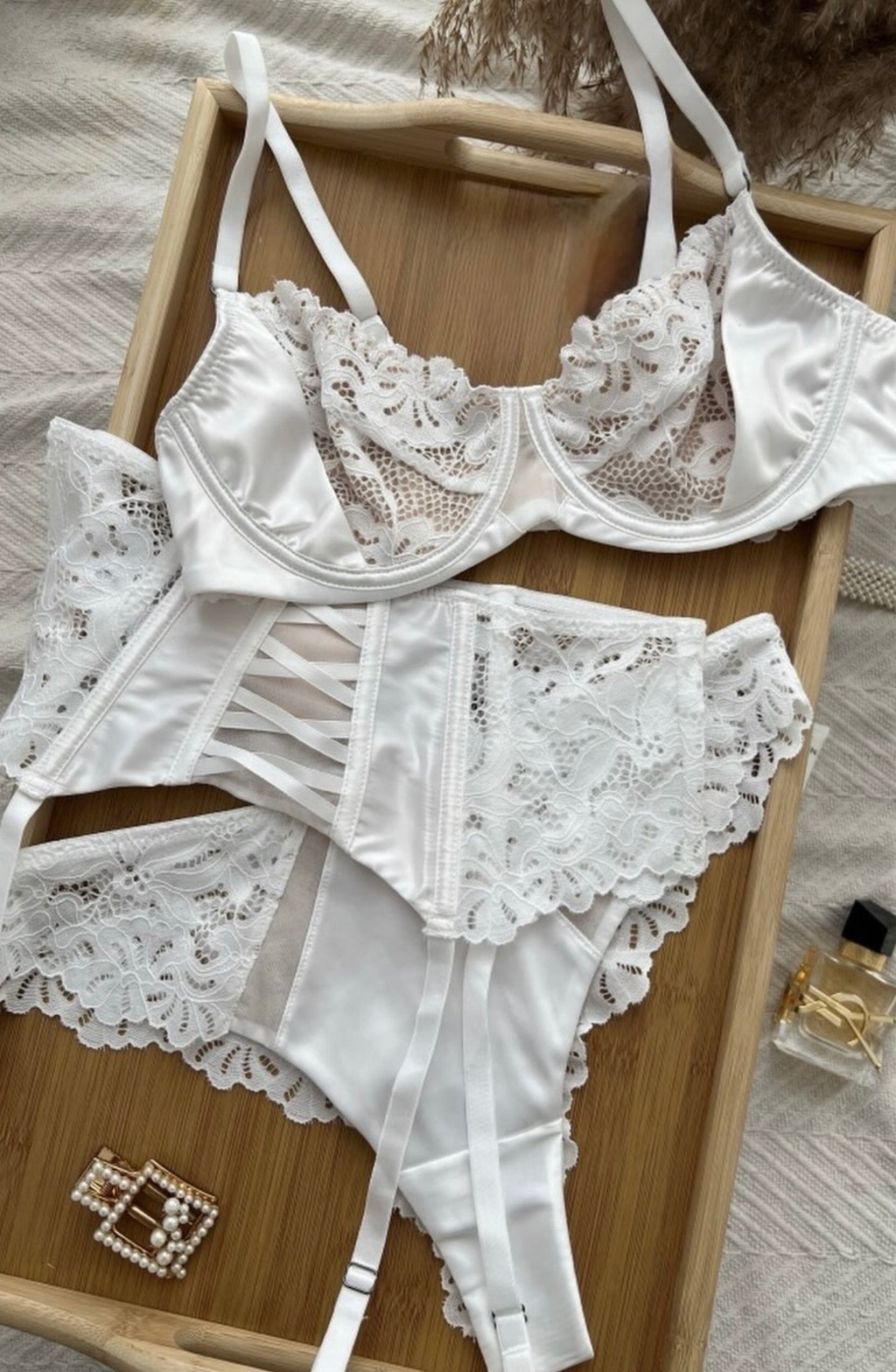 Éveline White Lace Bridal Garter Luxury Set