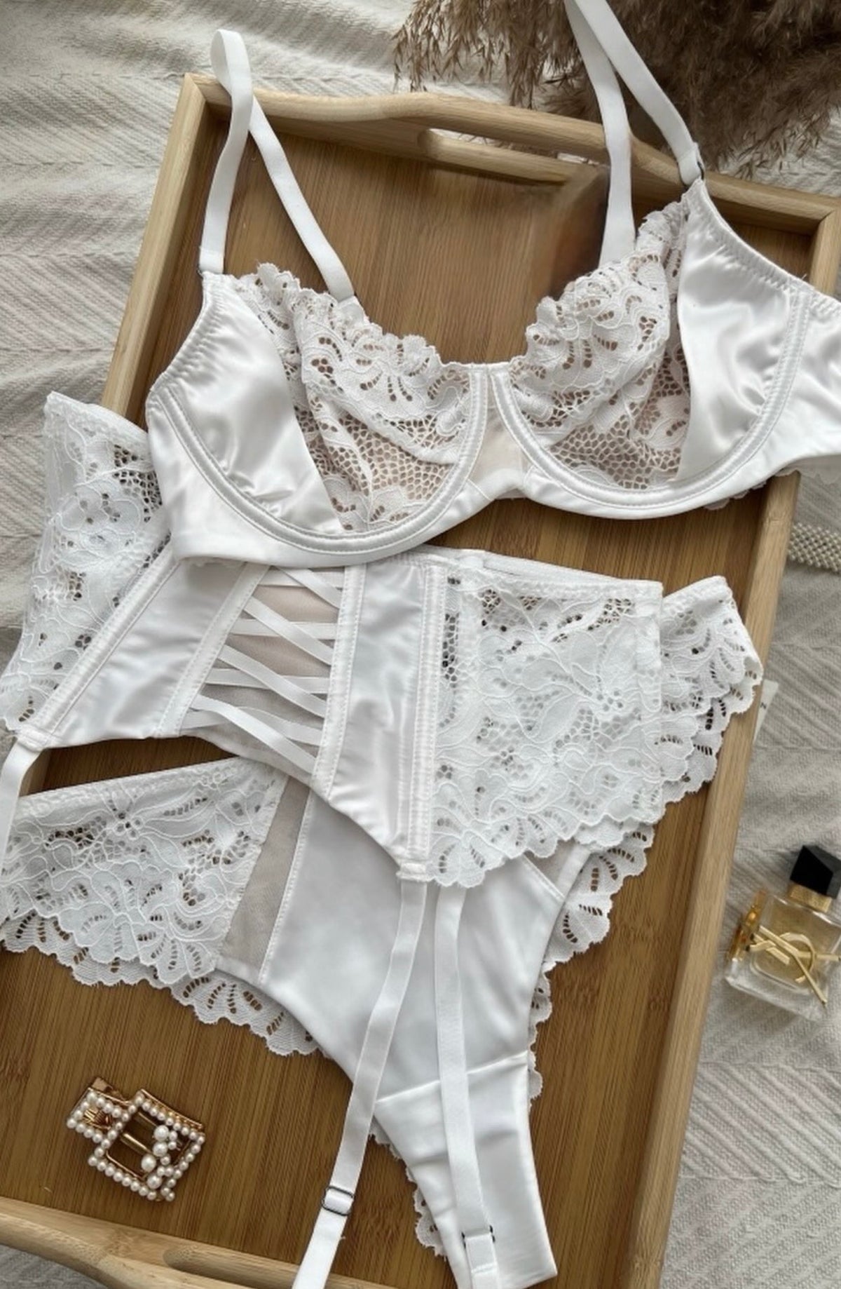 Éveline White Lace Bridal Garter Luxury Set