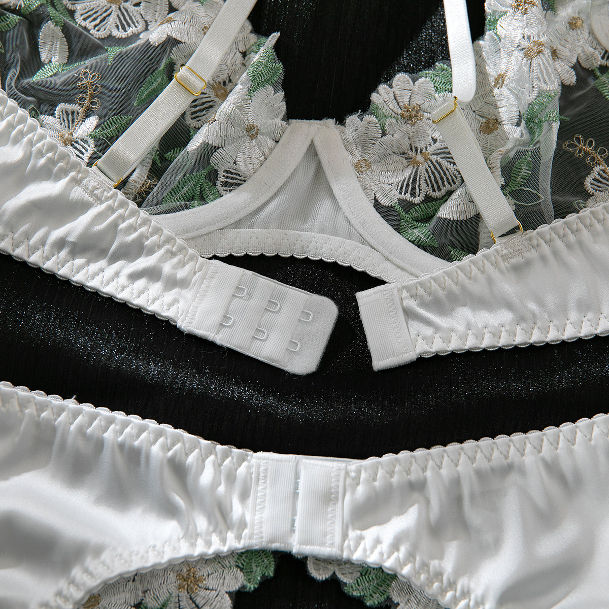 Blooming Grace Premium Garter Set