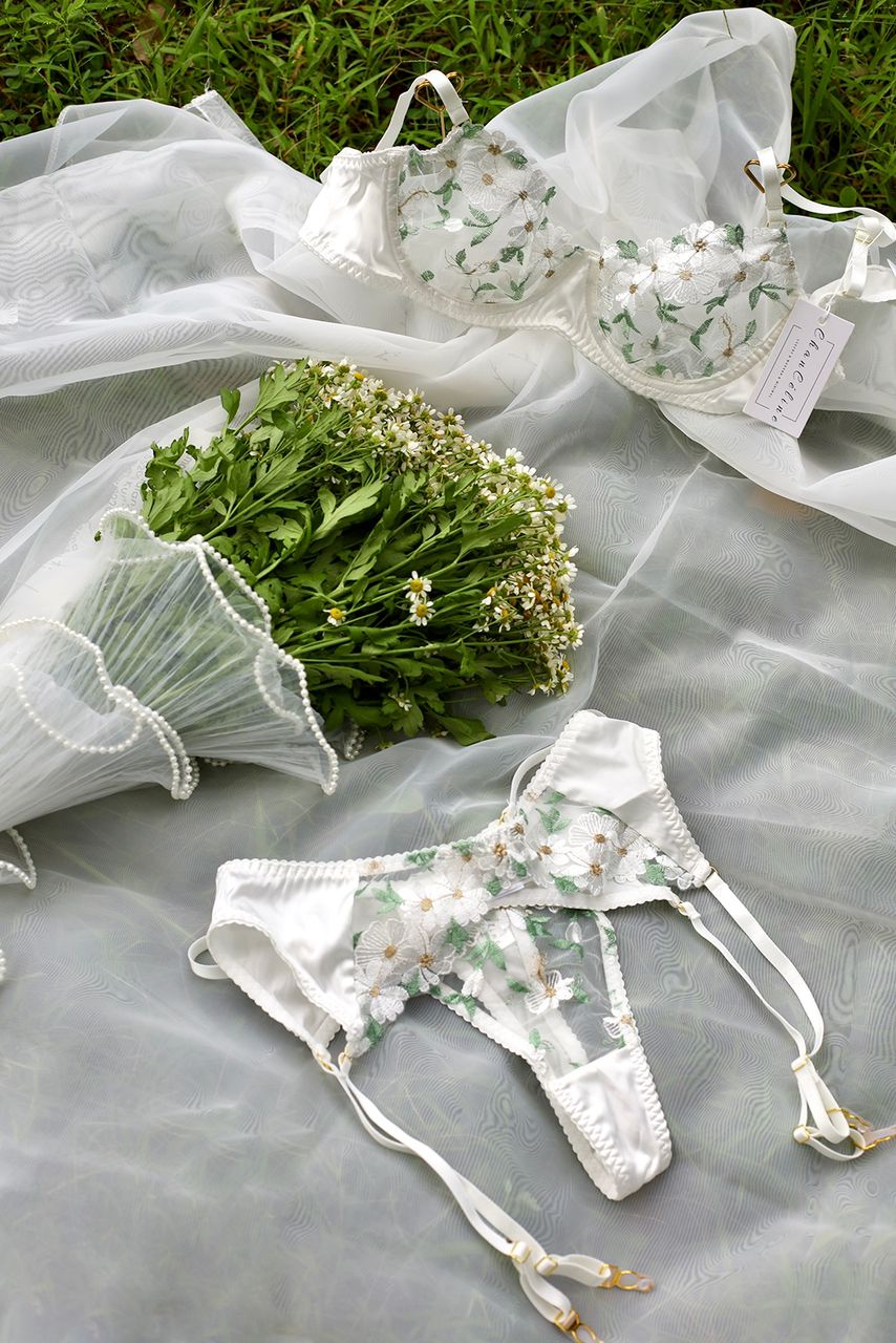 Blooming Grace Premium Garter Set