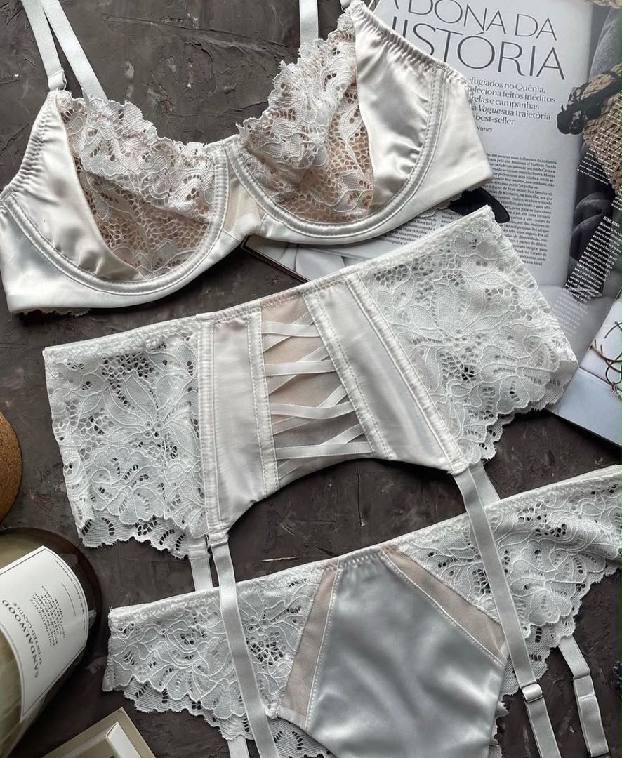 Éveline White Lace Bridal Garter Luxury Set